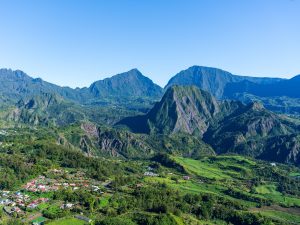 Beeindruckender Salazie Talkessel mit grünen Bergen im Herzen von La Réunion