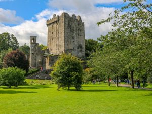 Blick auf die alten Gemäuer des Blarney Castle