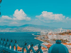 Panoramablick über Izmir und das Meer