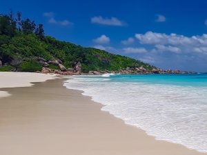 Der Doppelstrand Petite Anse und Grand Anse auf La Digue