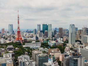 Panoramasicht auf die Hochhäuser und den Skytree von Tokio