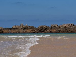 Landausflugsgäste genießen die schönen Strände an der Küste von Gqeberha