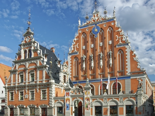 Eindrucksvolle Fassade des Schwarzhäupterhauses