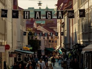 Die lebendige Fußgängerzone Haga Nygata mit ihrem typisch schwedischen Charakter